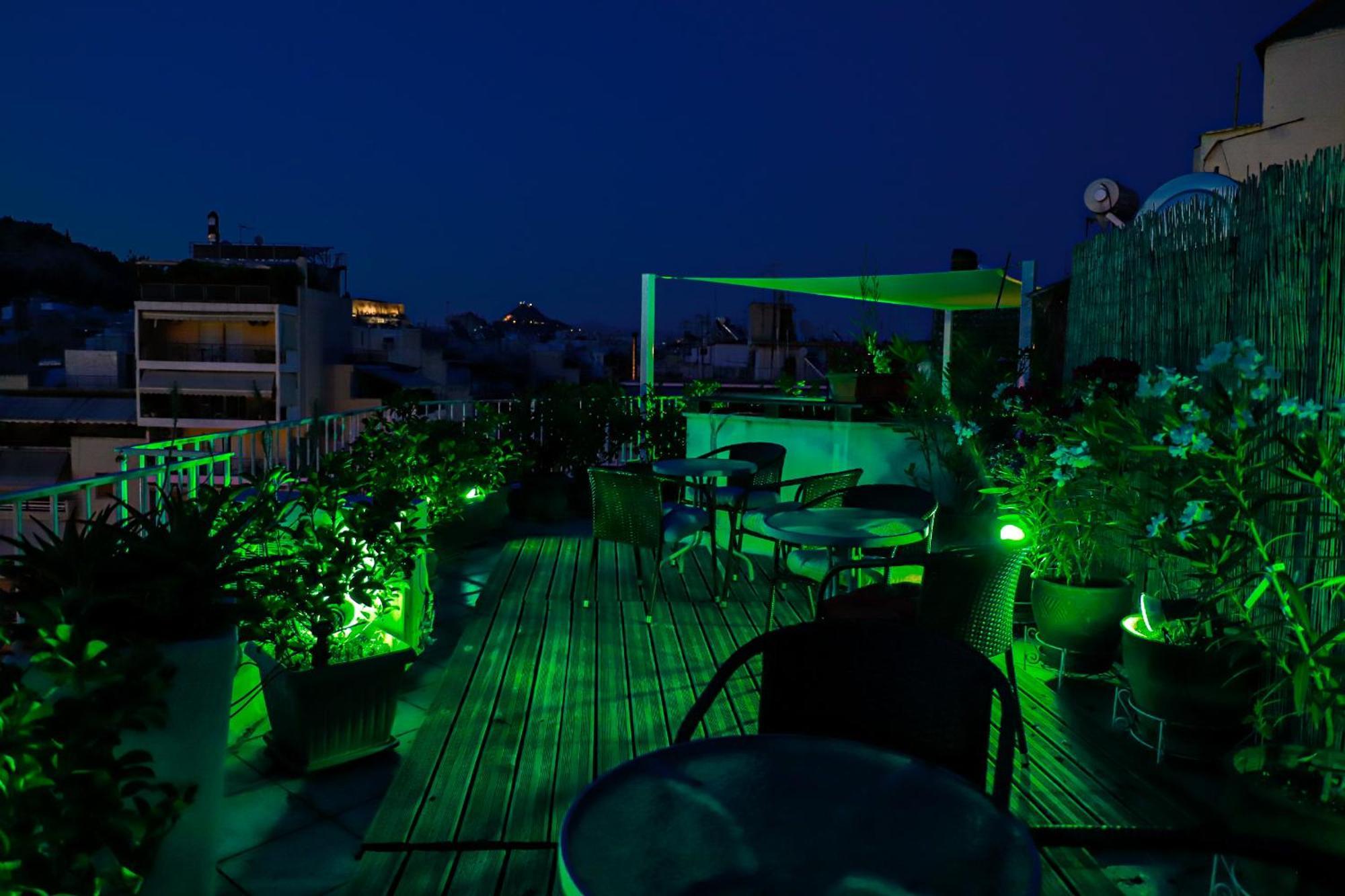 Renovated Apartment With Roof Garden Access, 15 M Walk To Acropolis Atenas Exterior foto